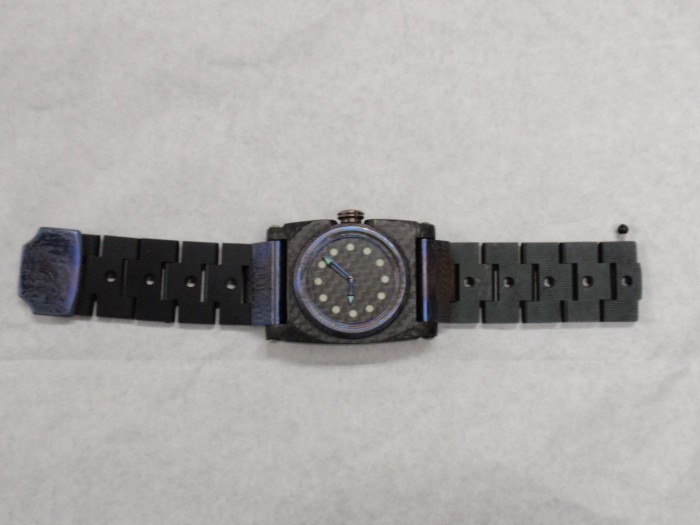 オリジナル腕時計の留め金具修理後の完成品